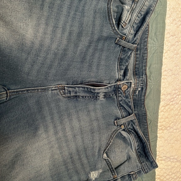 *Time & Tru mid rise boyfriend slim crop jean size 18 light wash - Picture 4 of 12